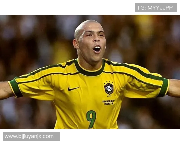 全球足坛传奇人物的崛起与影响力探讨史上最有名足球明星的故事与成就